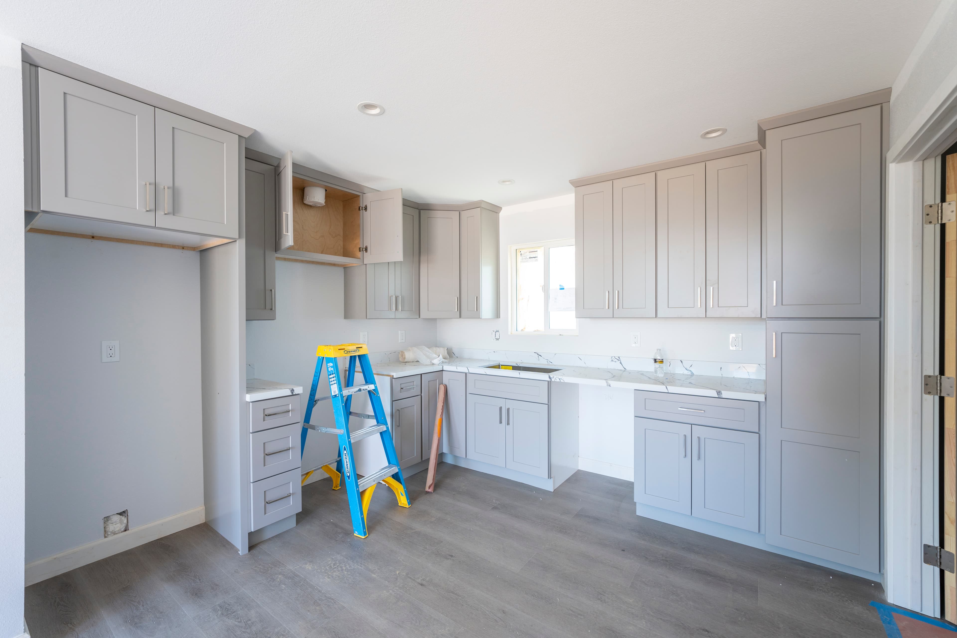 Cabinets & Countertops